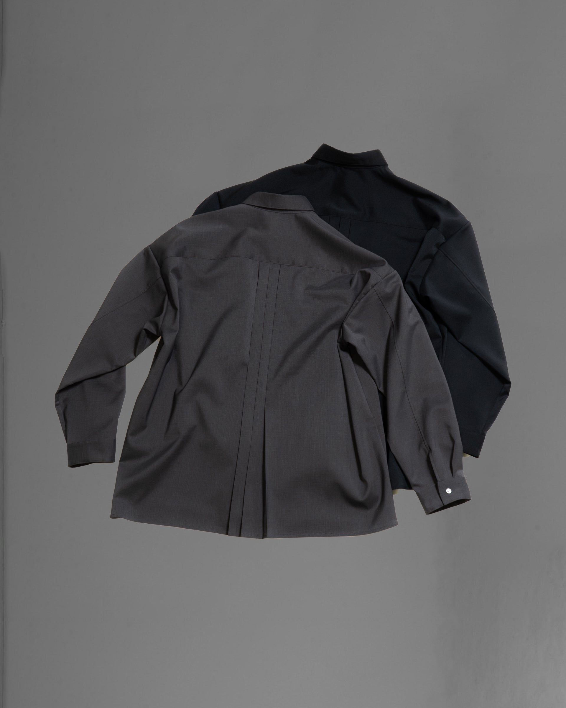 TWILL BACK-PLEATS SHIRT