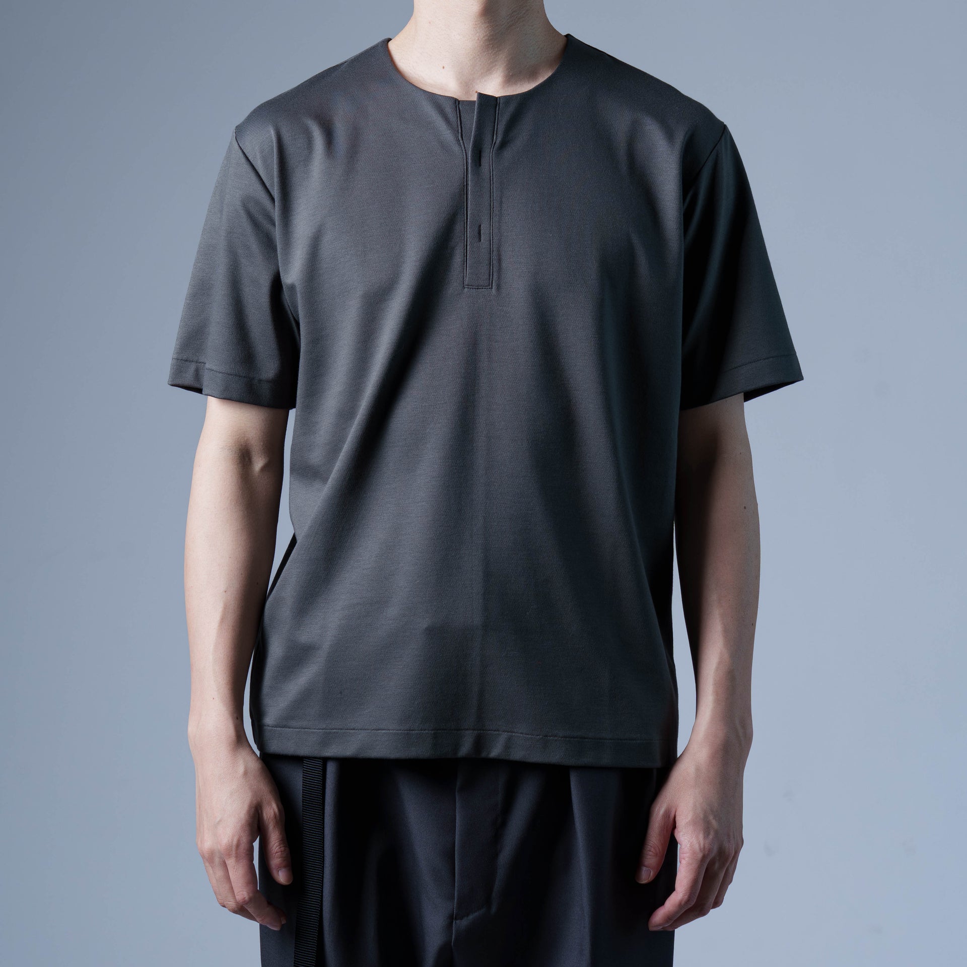 【2026.6月発売予定】C/Ny REVER MESH HENRY NECK TEE